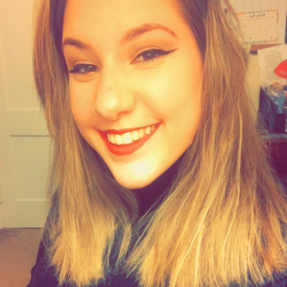 Meet your Posher, Lynsey - Picture 2 of 2